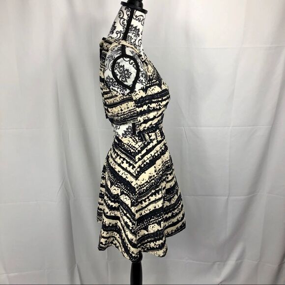 Jessica Simpson Archipelago Tribal Cut Out Dress - Picture 4 of 8